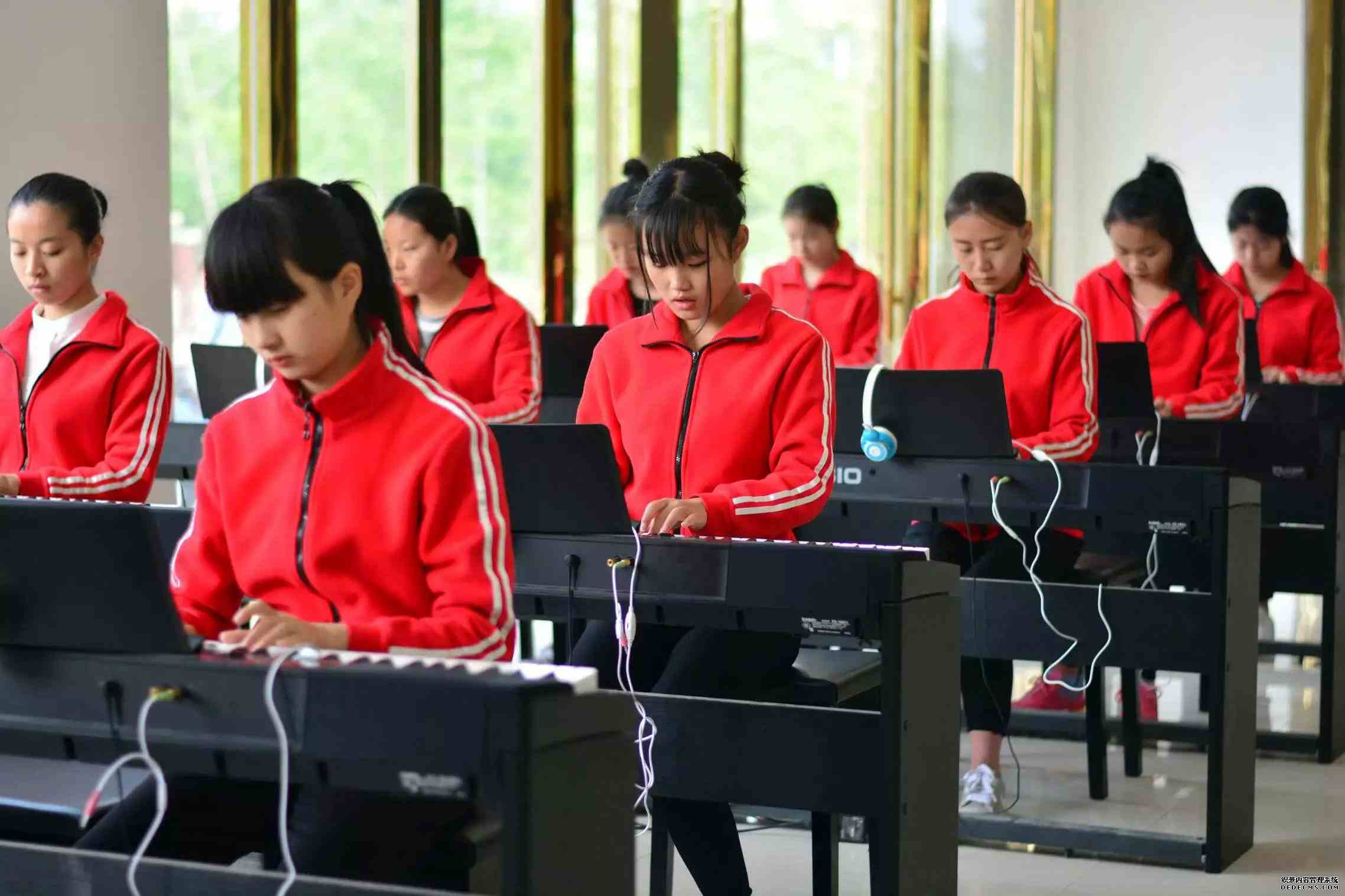 成都中专幼师学校学幼师的学费是多少