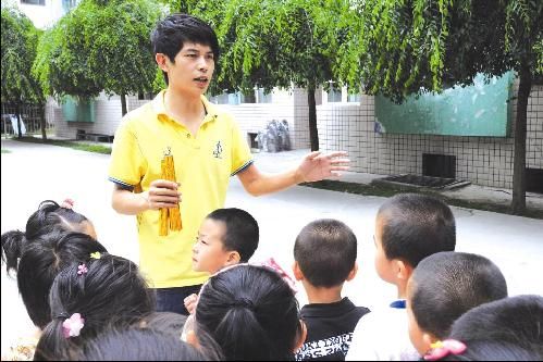 2020年成都幼师学校男幼师工资是多少