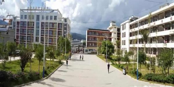 凤庆县职业高级中学校园环境