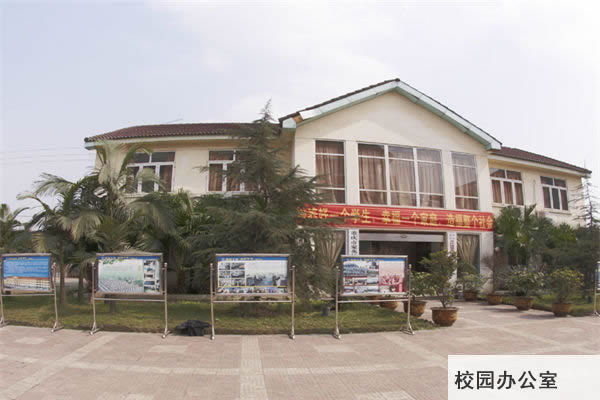 重庆聚英技工学校