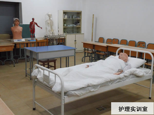 重庆艺才技工学校护理实训室图片