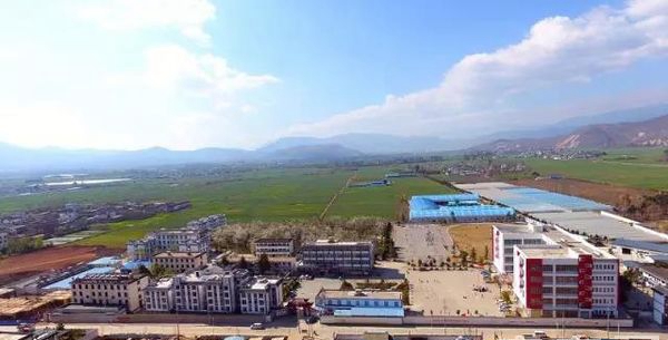 洱源县职业高级中学校园远眺 洱源县职业高级中学校园远眺