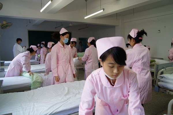 重庆机电工程技工学校护理专业