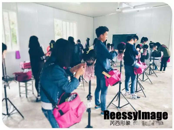 重庆市工贸技师学院美容美发专业简介