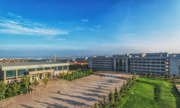 云南工商学院致远广场 云南工商学院致远广场