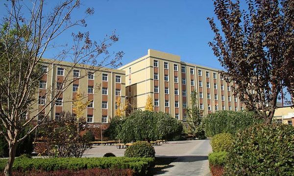 旬邑县职教中心校园一角 旬邑县职教中心校园一角