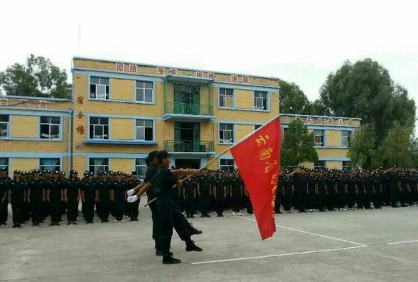 蒙自育才中等职业技术学校开学典礼 蒙自育才中等职业技术学校开学典礼