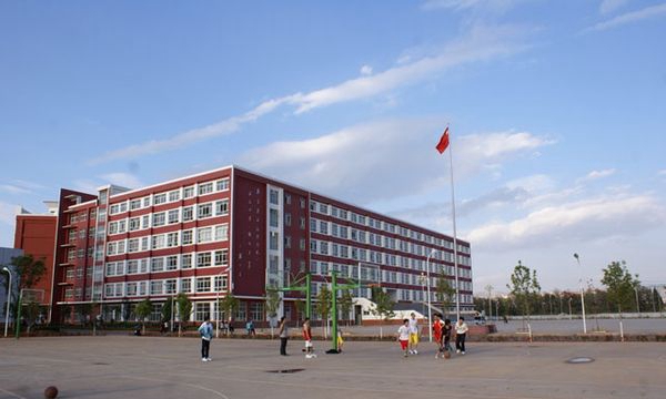 曲靖高级技工学校篮球场 曲靖高级技工学校篮球场