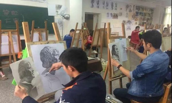 昆明市推拿职业学校素描 昆明市推拿职业学校素描