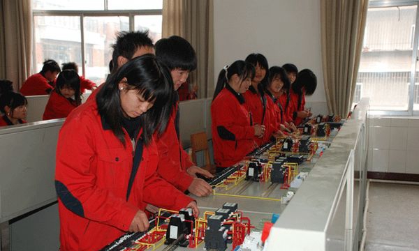 云南工业技师学院实际操作 云南工业技师学院实际操作