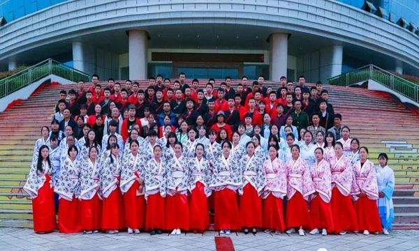 曲靖农业学校成人礼仪式 曲靖农业学校成人礼仪式