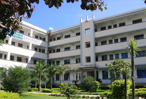 澜沧县职业高级中学教学楼