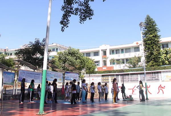 澜沧县职业高级中学运动场 澜沧县职业高级中学运动场