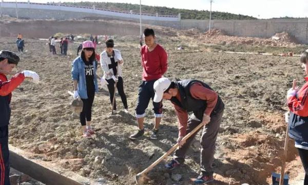 迪庆州民族中等专业学校农作专业田间实作