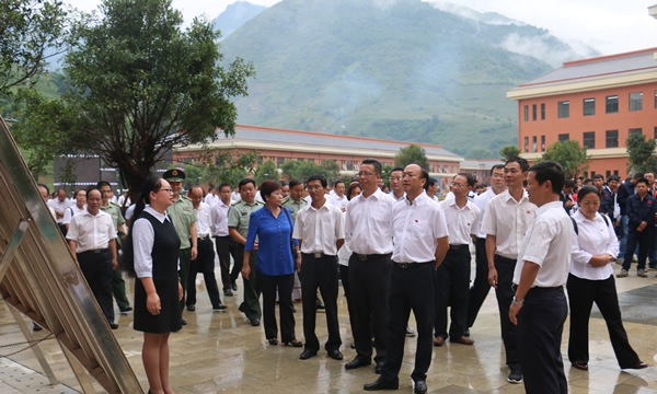 怒江州民族中等专业学校参观讲解