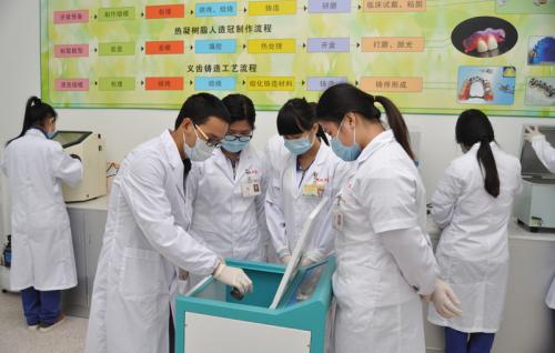 成都红十字会卫校分享:高级护理和护士的区别在哪里