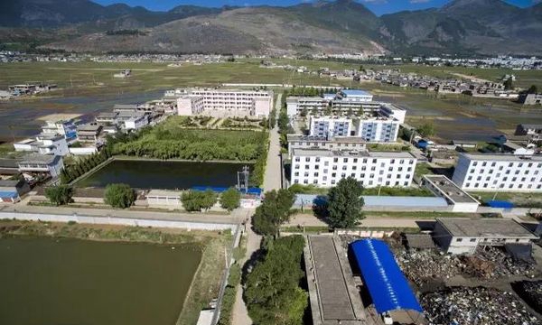 鹤庆县职业高级中学学校俯拍 鹤庆县职业高级中学学校俯拍