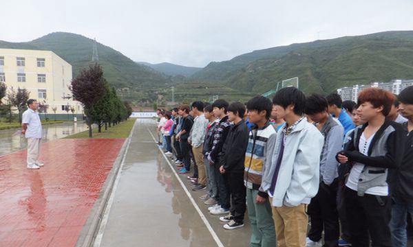 凤县职业教育中心操场集合