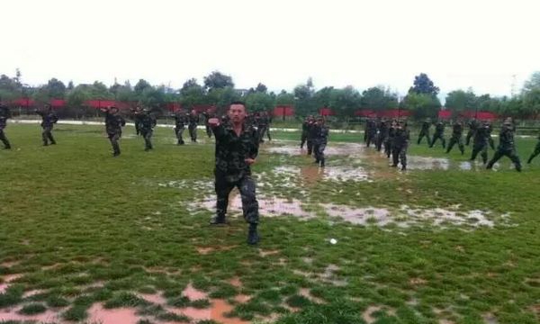 石林县民族职业高级中学军训