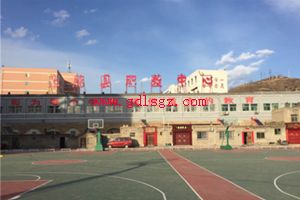米脂县职业技术教育中心操场图片